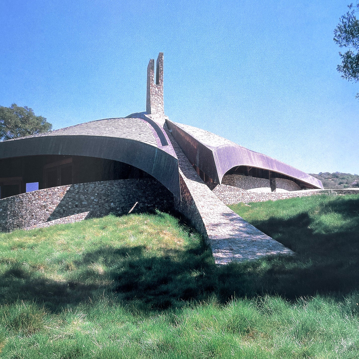 Hyperwest: American Residential Architecture on the Edge