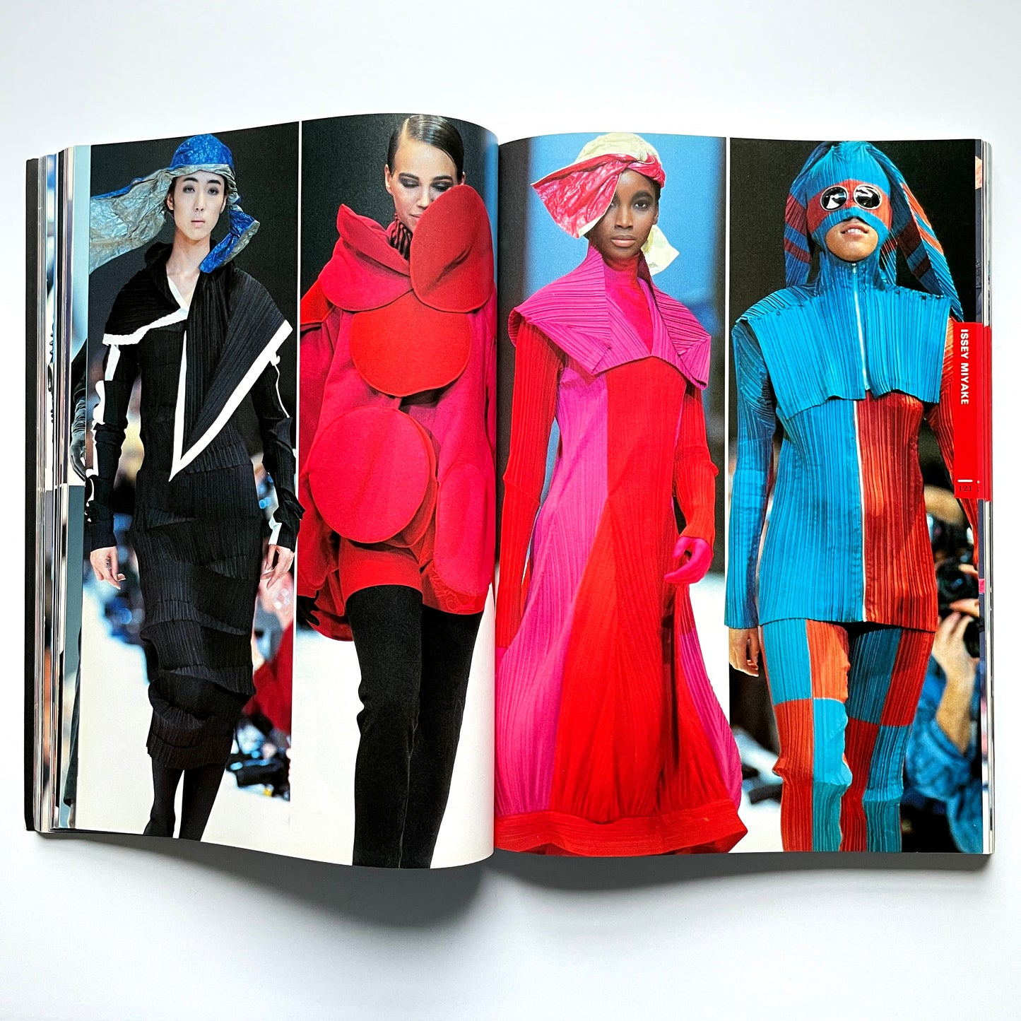 The Fashion Collections Paris-London: '90 - '91 Autumn/Winter